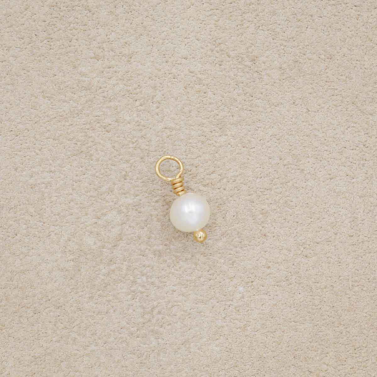 4mm Freshwater Pearl {Gold}