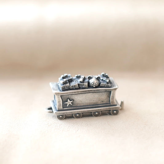 Presents and Teddy Bear Train Car {Pewter}