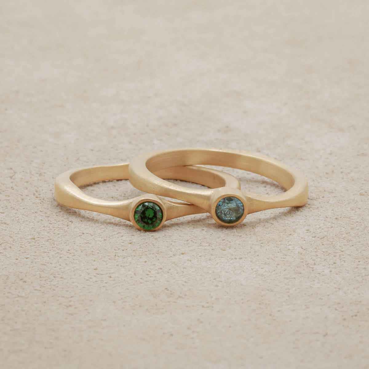 Bezel Birthstone Ring {14K Gold}