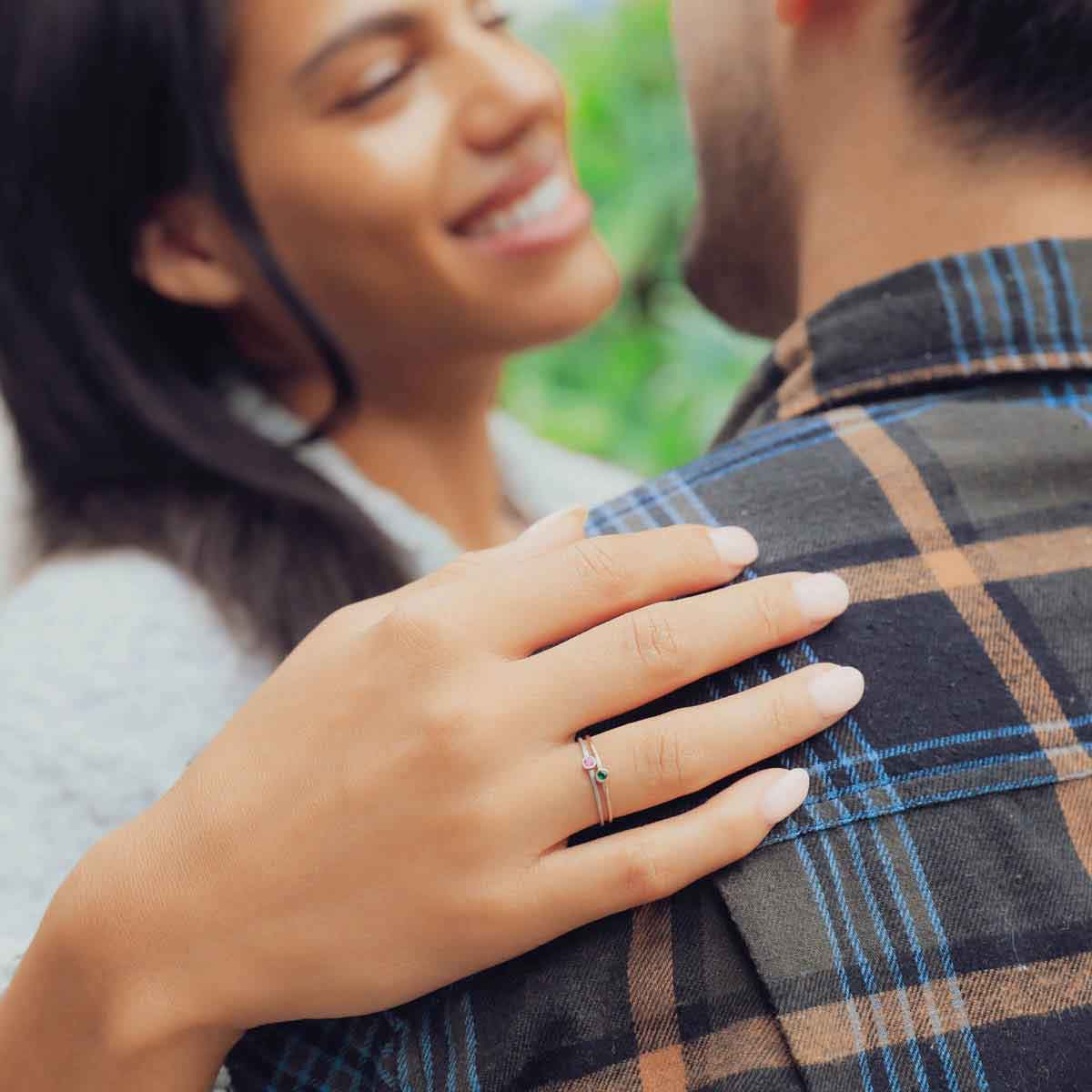  holding boyfriend's shoulder