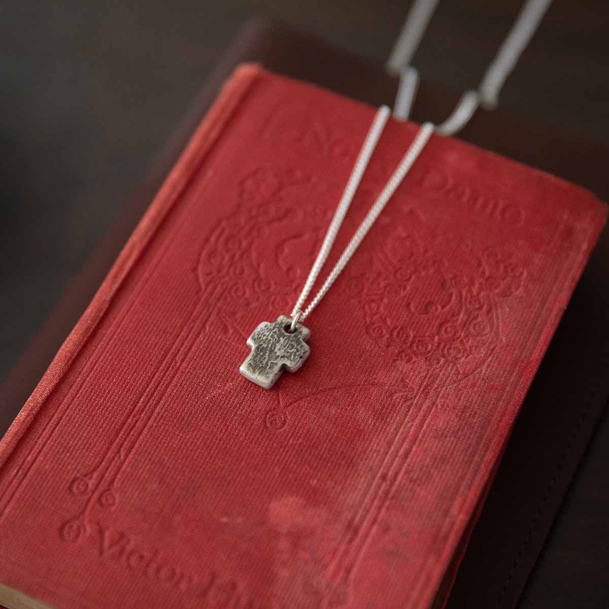 Endure Cross Necklace [Sterling Silver]