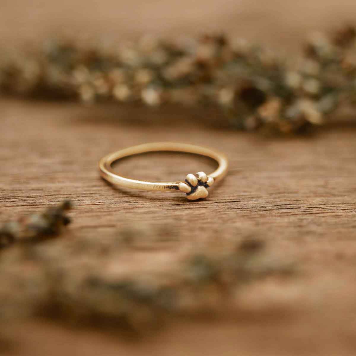 girl holding a Furry Footprint Dainty Ring