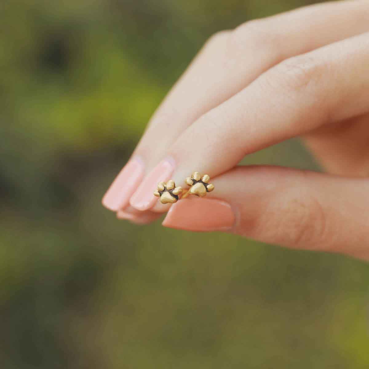 girl wearing Furry Footprint Stud Earrings