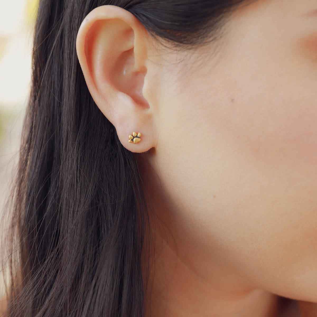 girl wearing Furry Footprint Stud Earrings