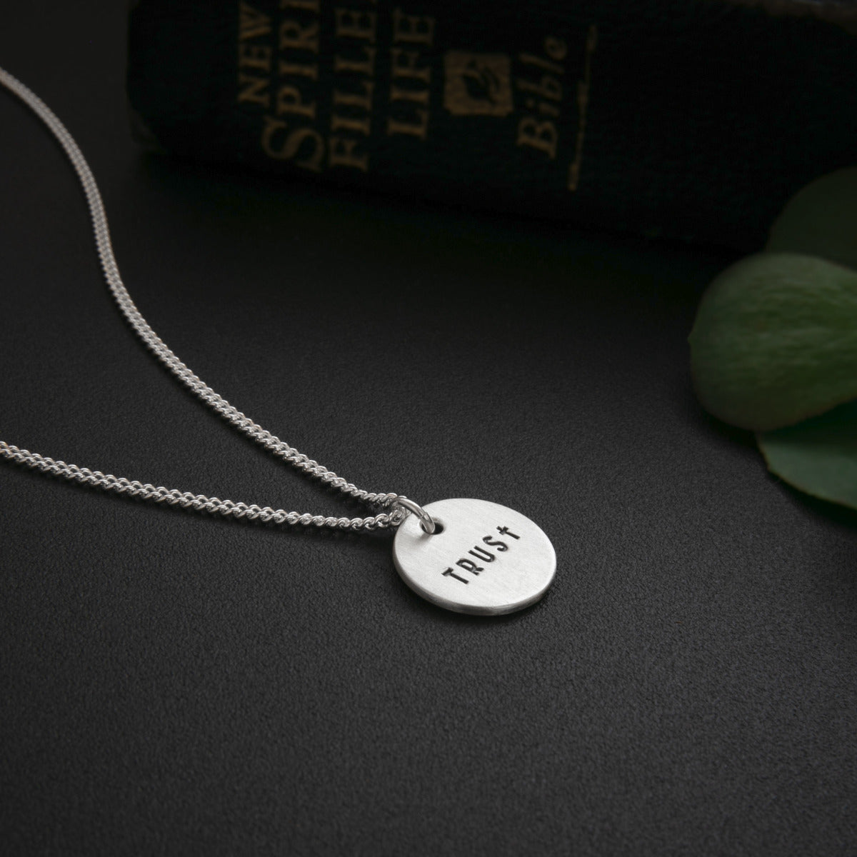 Trust Disc Pendant Necklace [Sterling Silver]