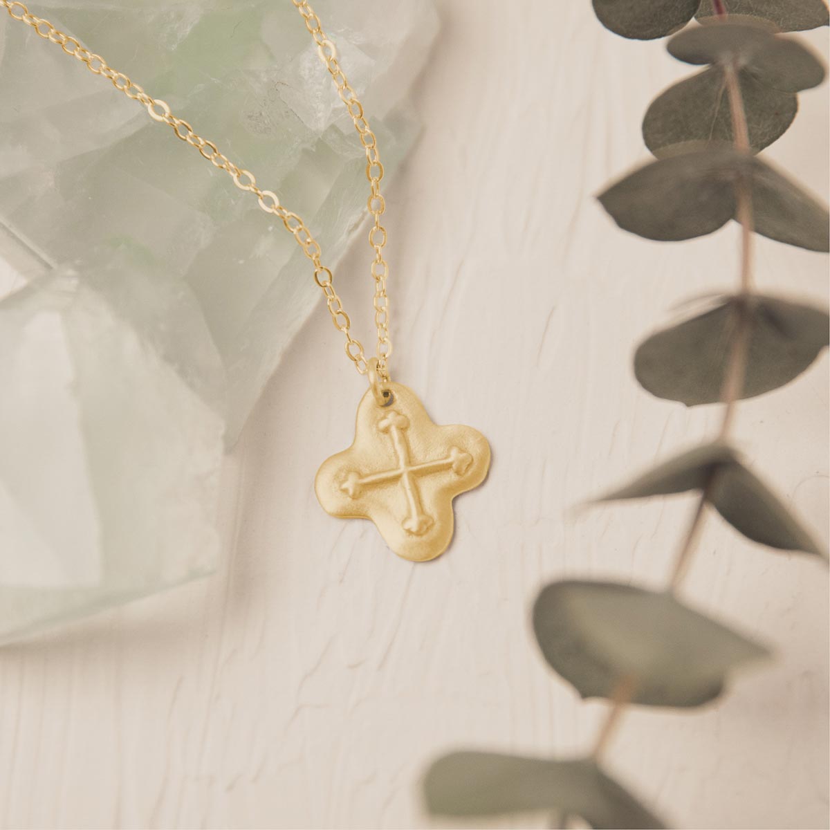 10k yellow gold shining light cross necklace