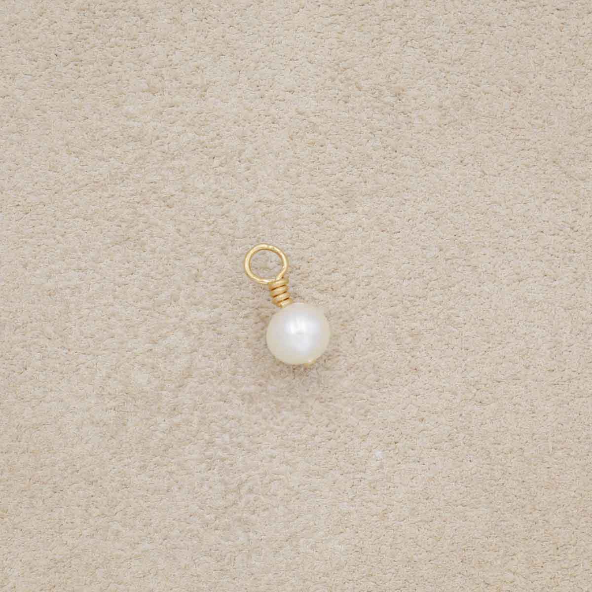 4mm freshwater pearl with yellow gold wire for jump ring